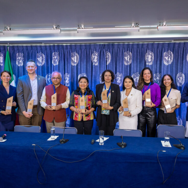 0302_250627_Siemens_DB1_8628_hi-scaled-1200x1200